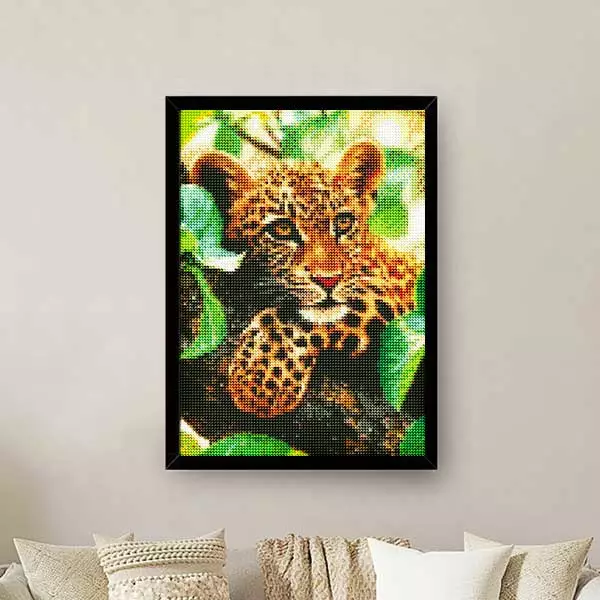 Diamantové-maľovanie-leopard-obraz-rám-izba-pribl-opt1